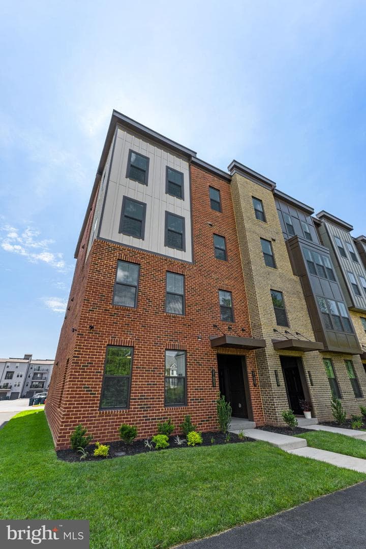 21805 Express Terrace photo 2