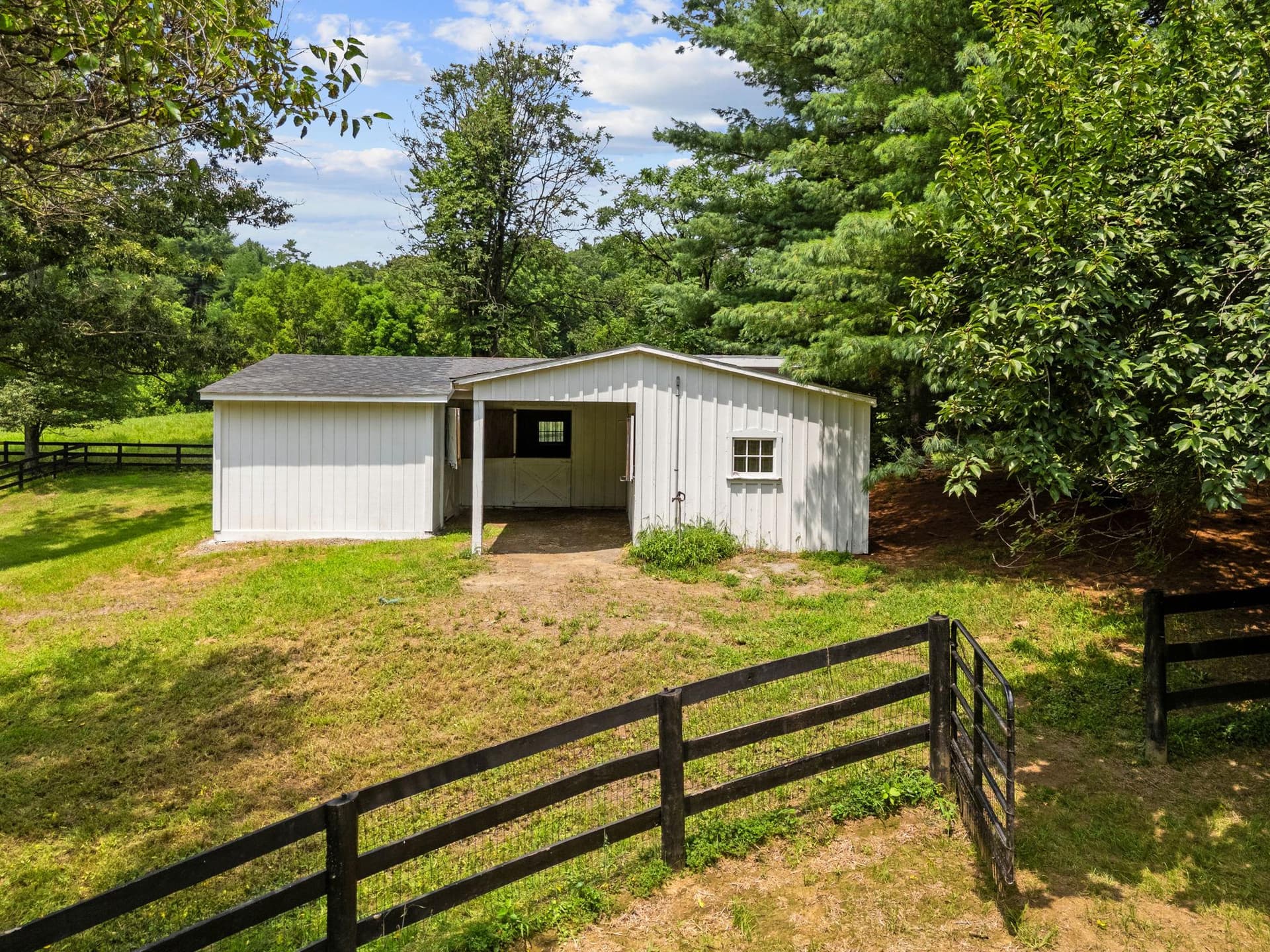 36983 Philomont Road photo 84