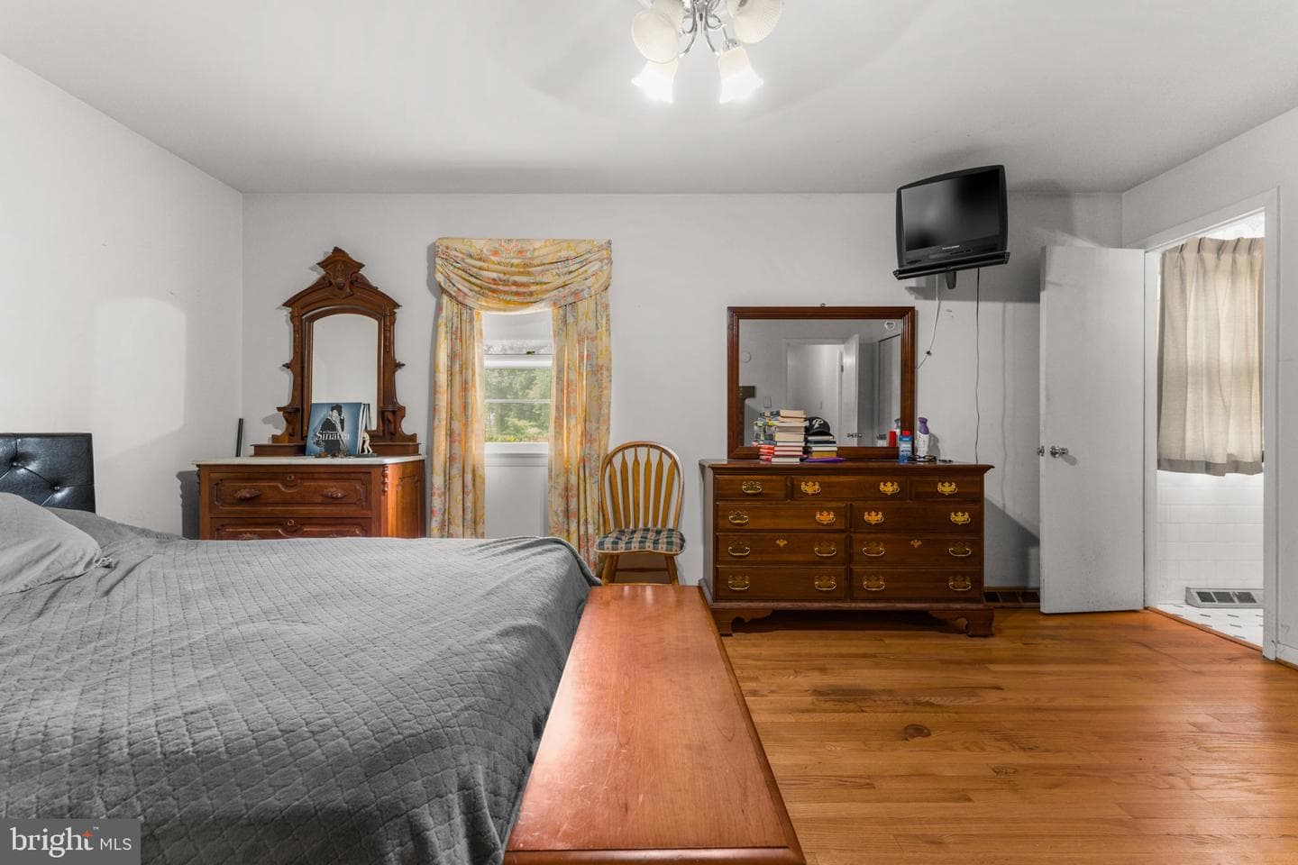 3 S Hughes Street photo 40