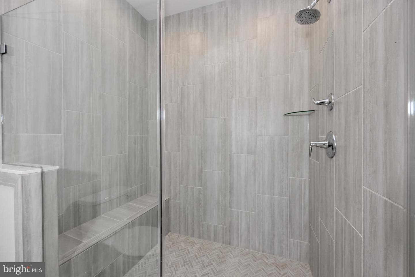 20686 Glenmont Terrace photo 16