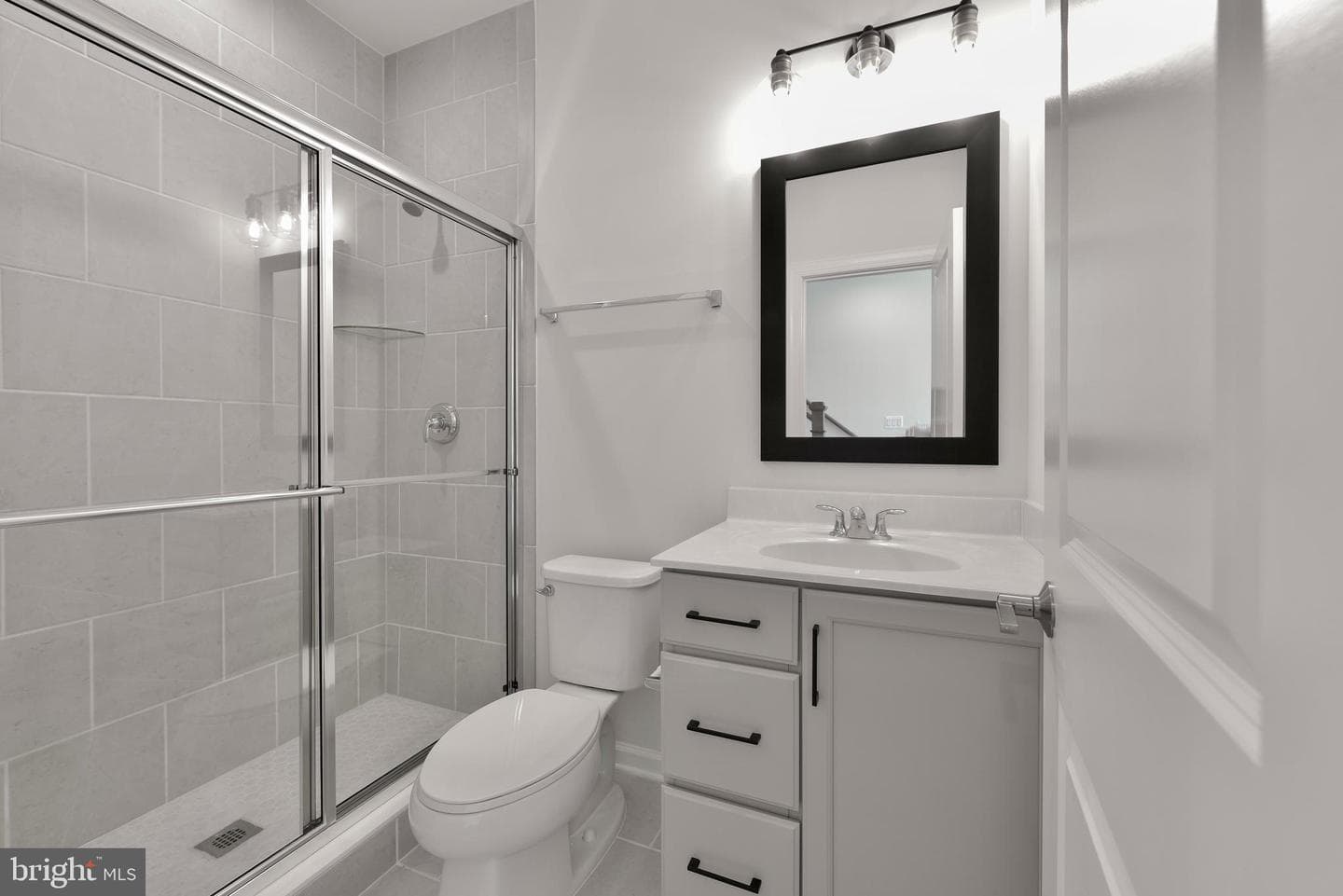 20686 Glenmont Terrace photo 24