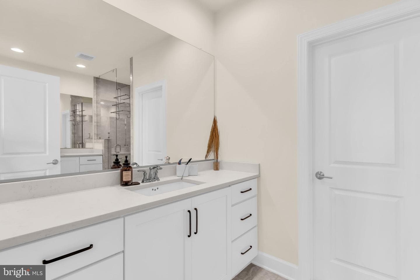 42322 Sillas Square photo 29
