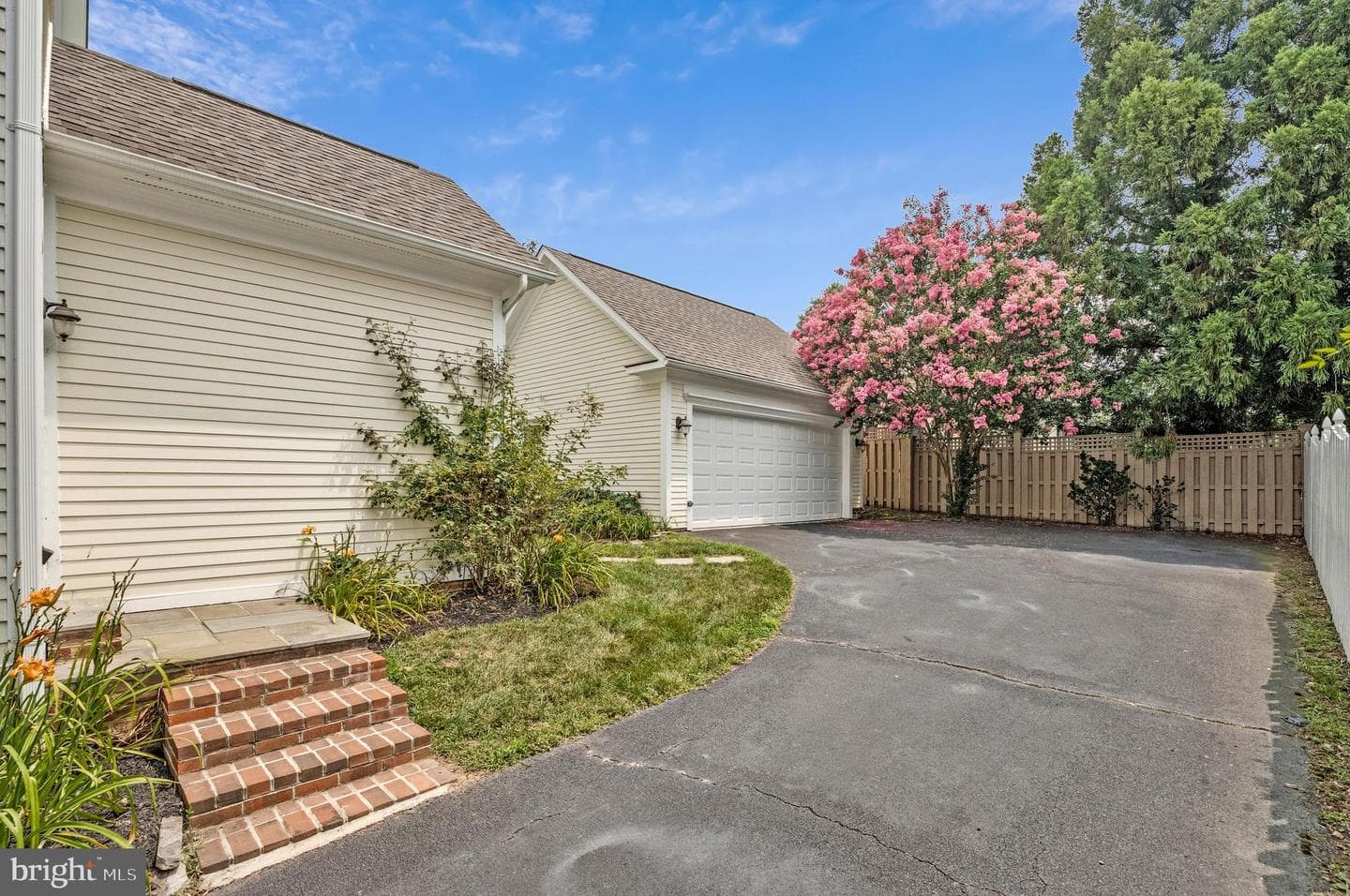 10 Memorial Drive NW photo 42