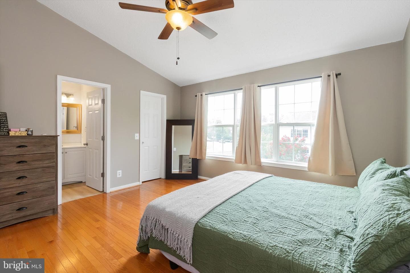 528 Jared Square NE photo 25