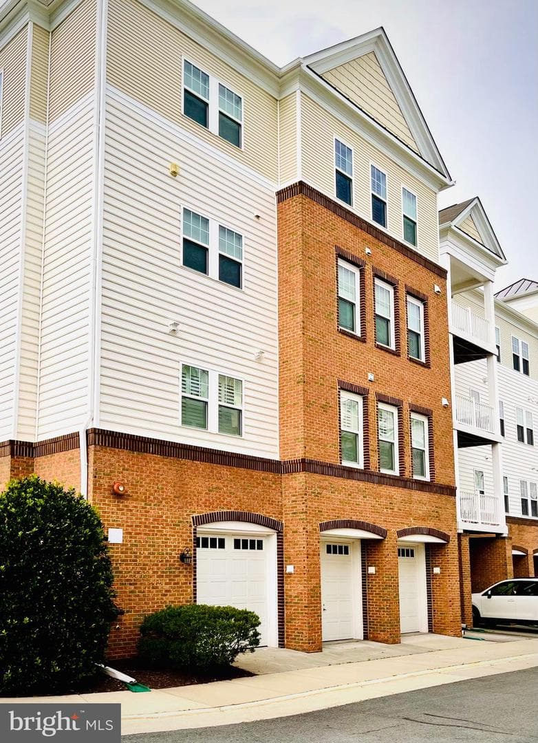 41895 Cathedral Valley Square #401, Aldie