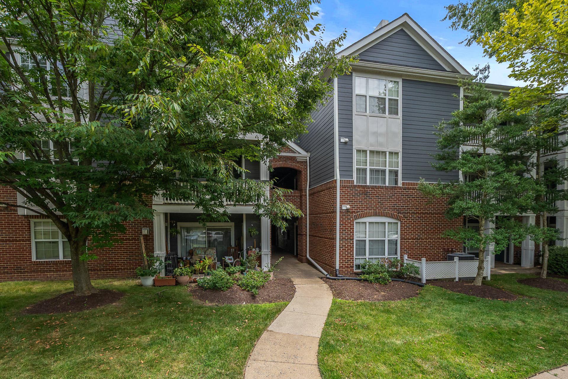 20322 Beechwood Terrace #301 photo 4