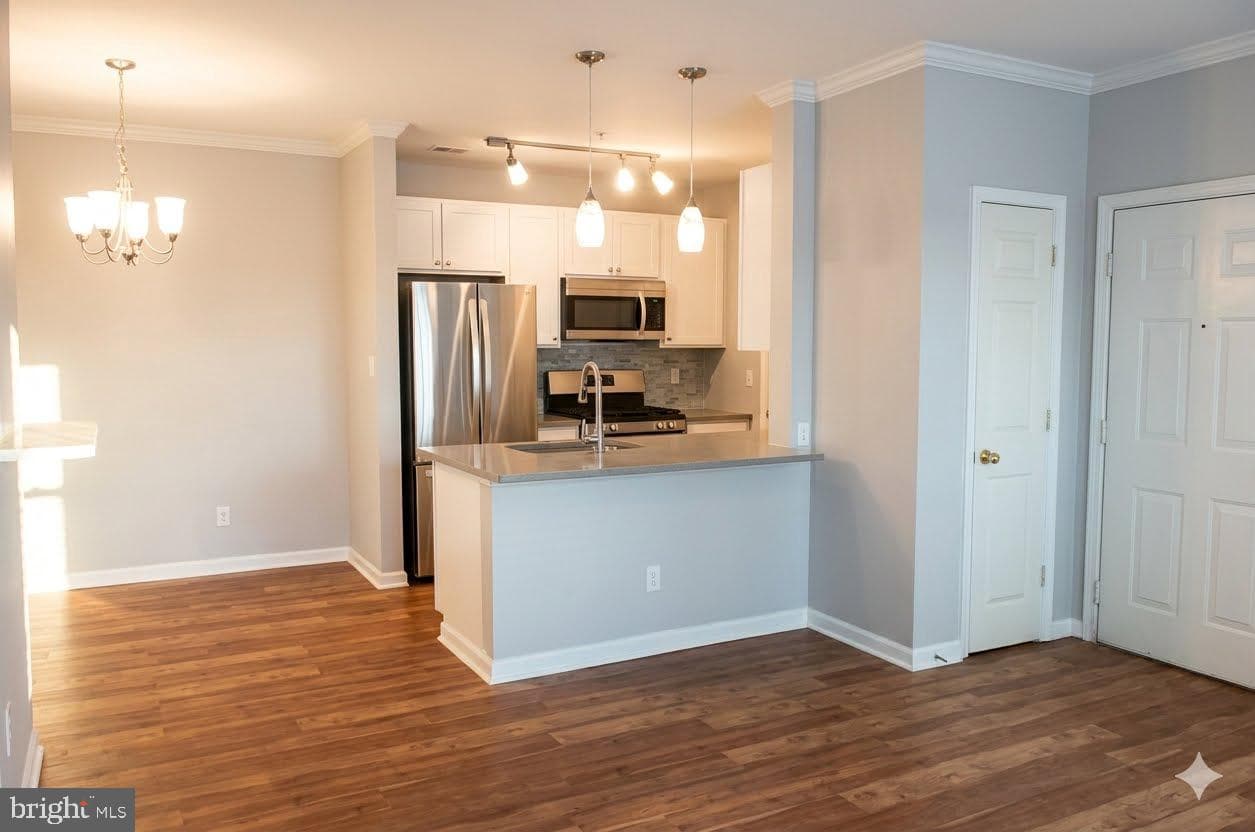 20290 Beechwood Terrace #103 photo 2
