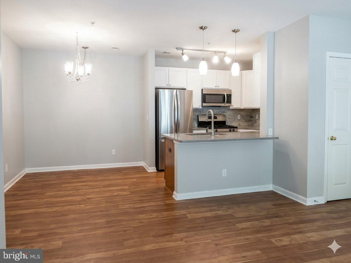 20290 Beechwood Terrace #103 photo 3