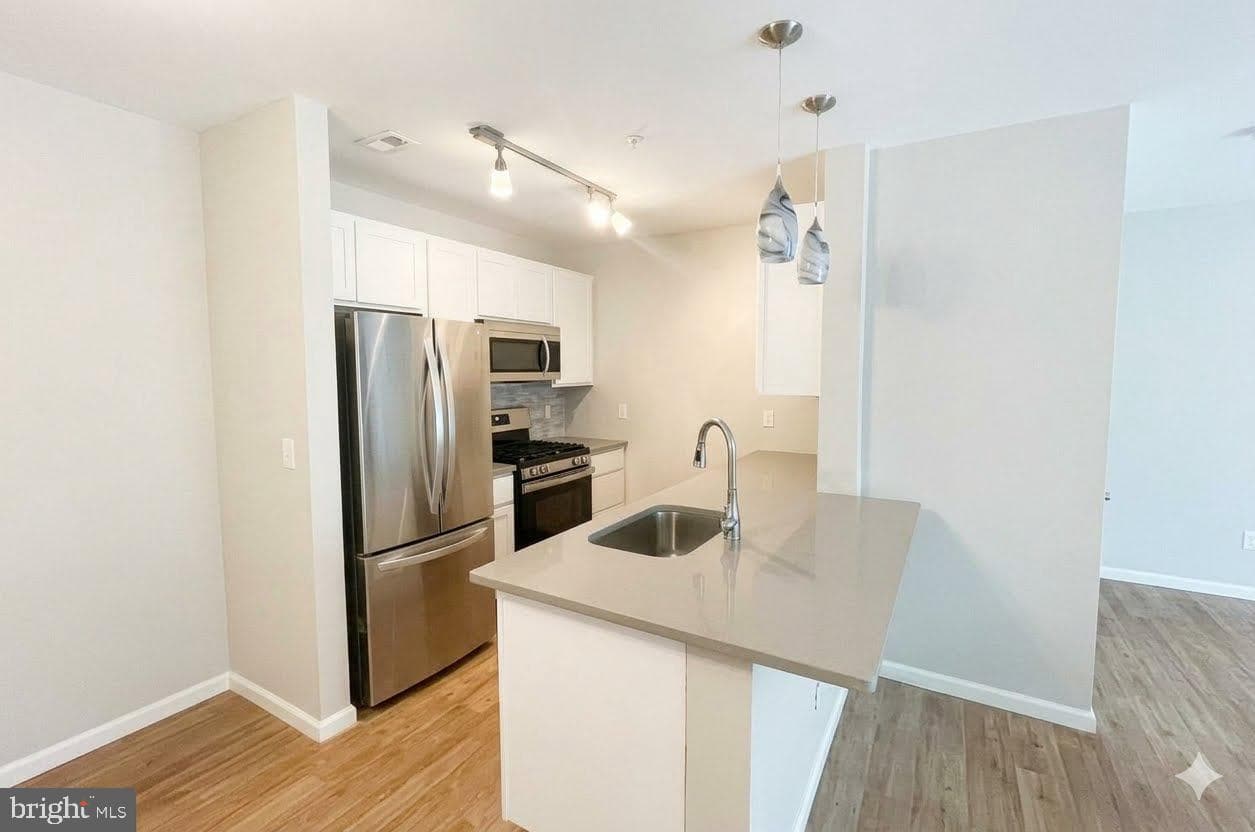 20290 Beechwood Terrace #103 photo 4