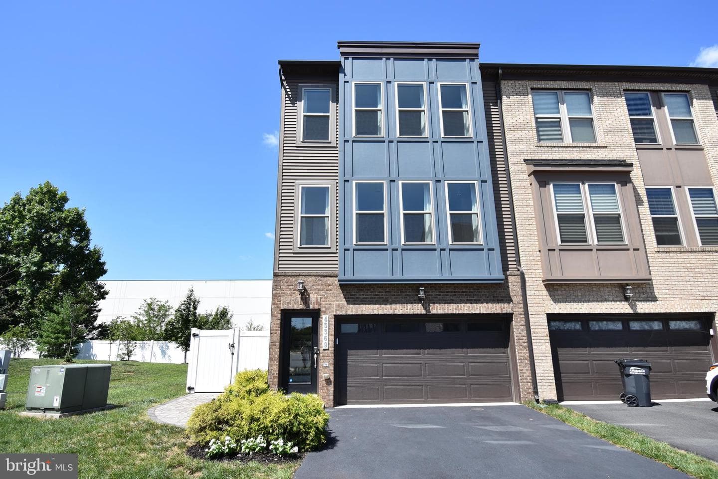 45369 Daveno Square photo 1