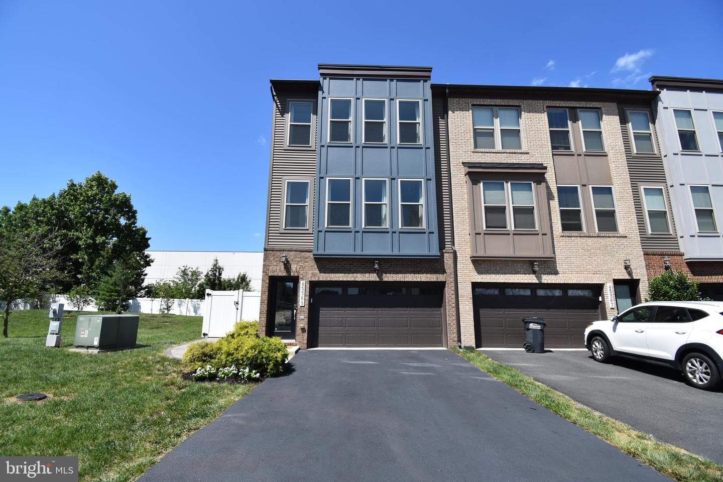 45369 Daveno Square photo 2