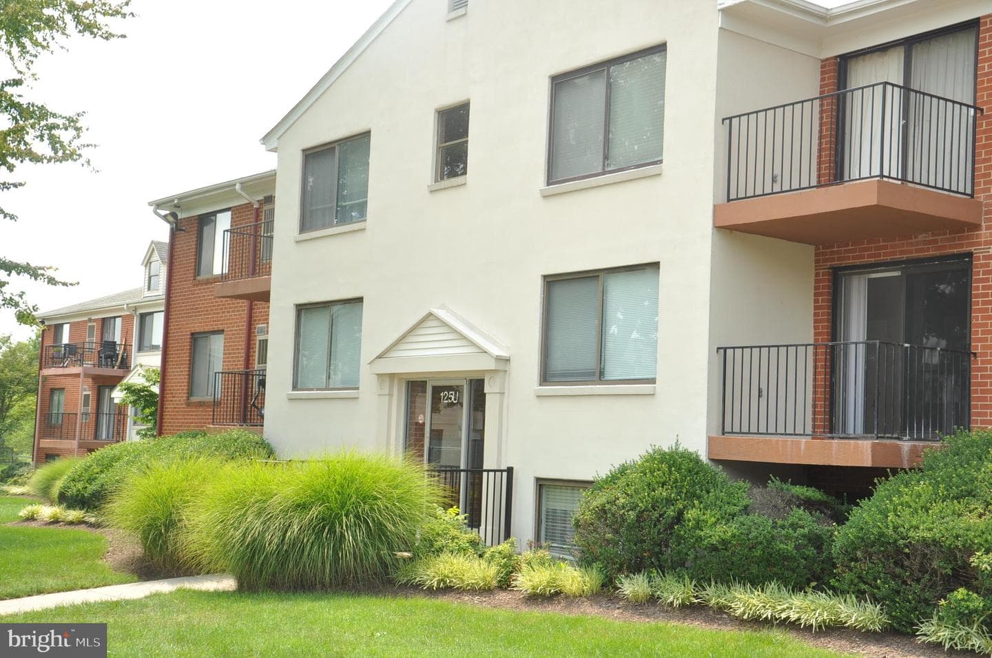125 Clubhouse Drive SW #6