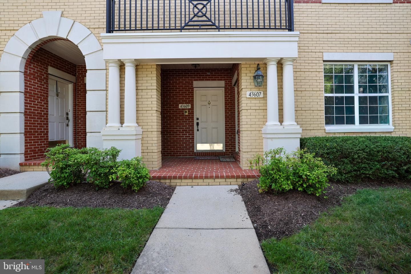 43607 McDowell Square photo 1