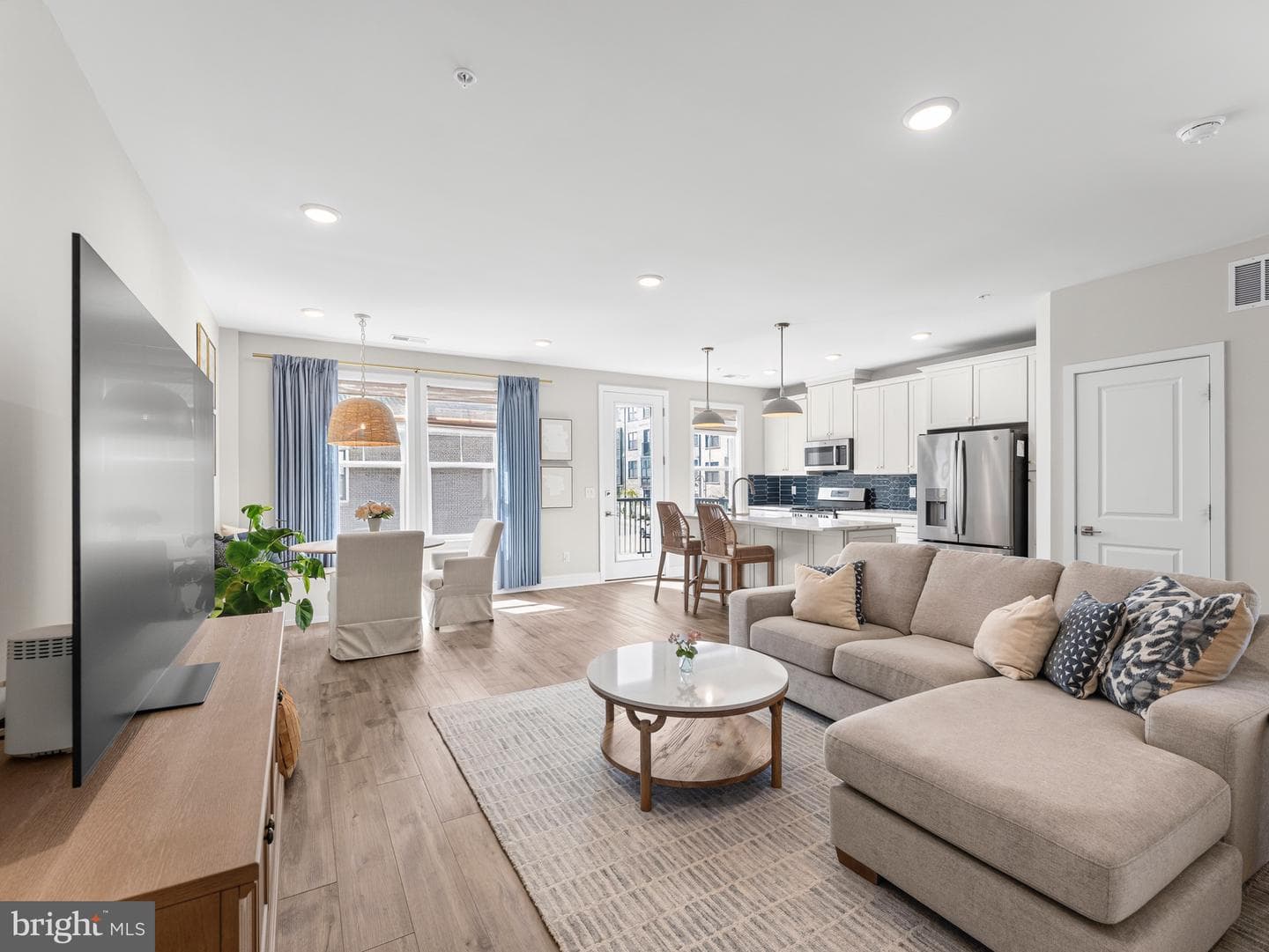20801 Lamlash Terrace photo 1