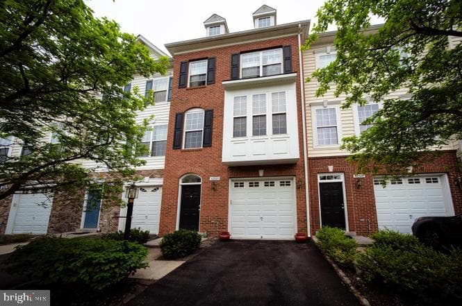 42525 Magellan Square photo 1