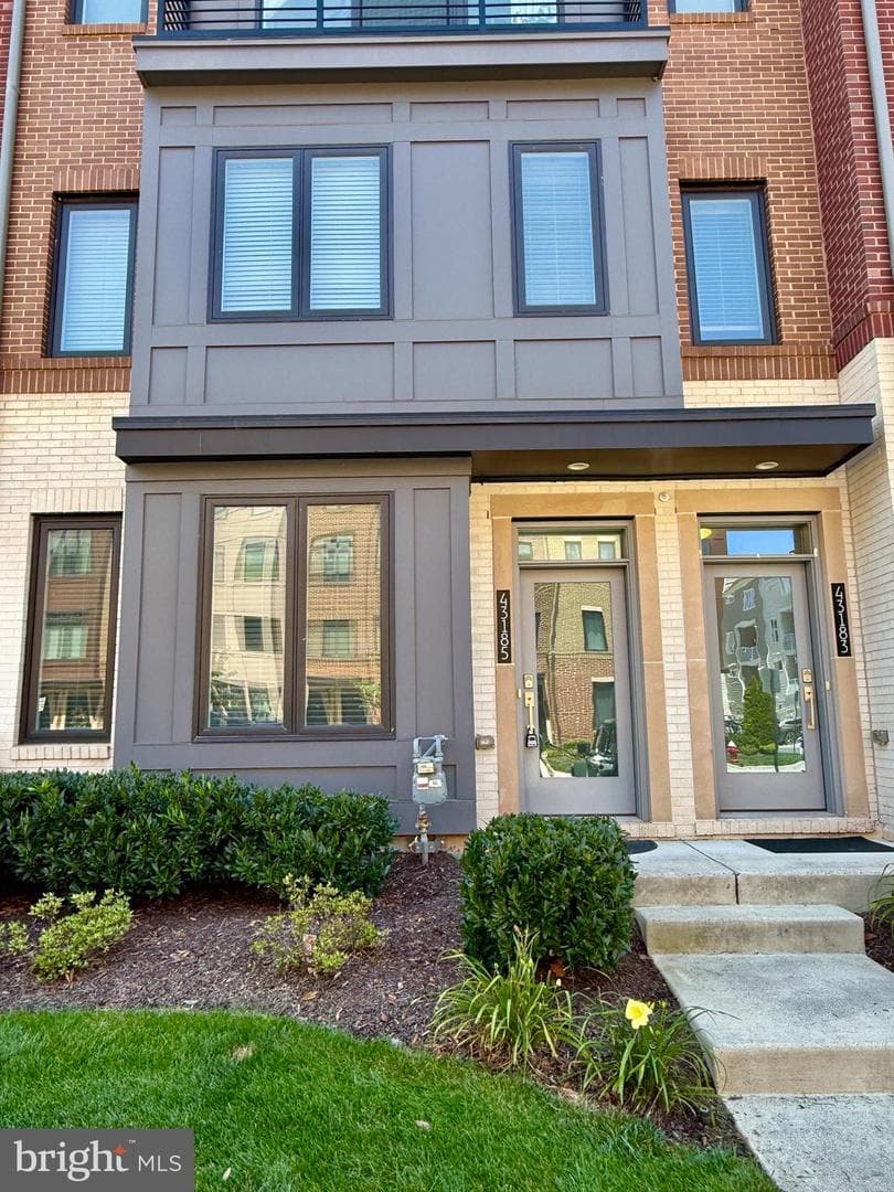 43185 Mongold Square photo 1