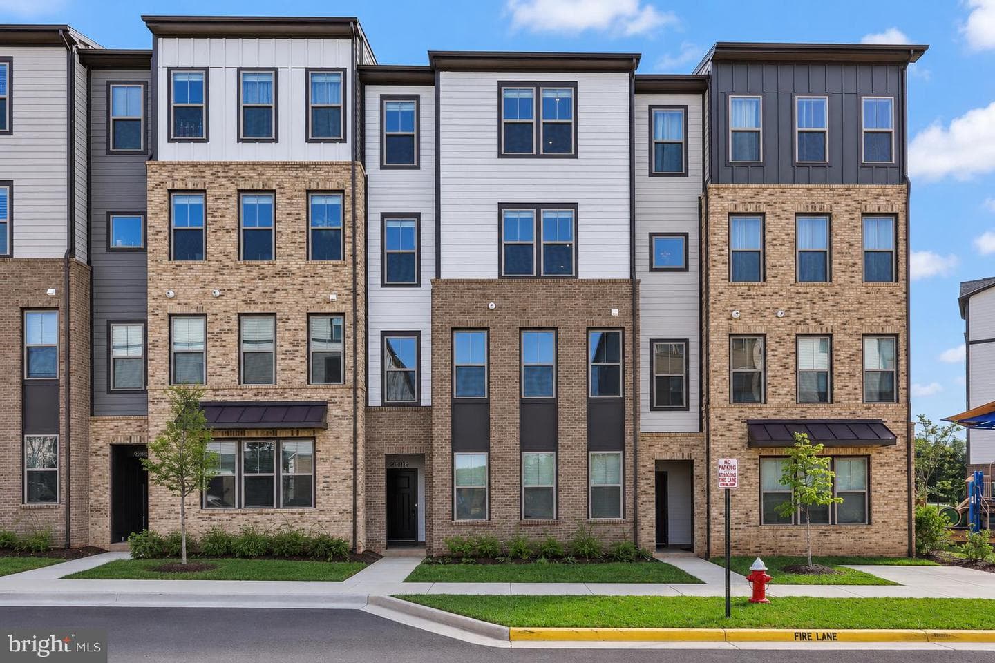 20912 Bluebird Square photo 1
