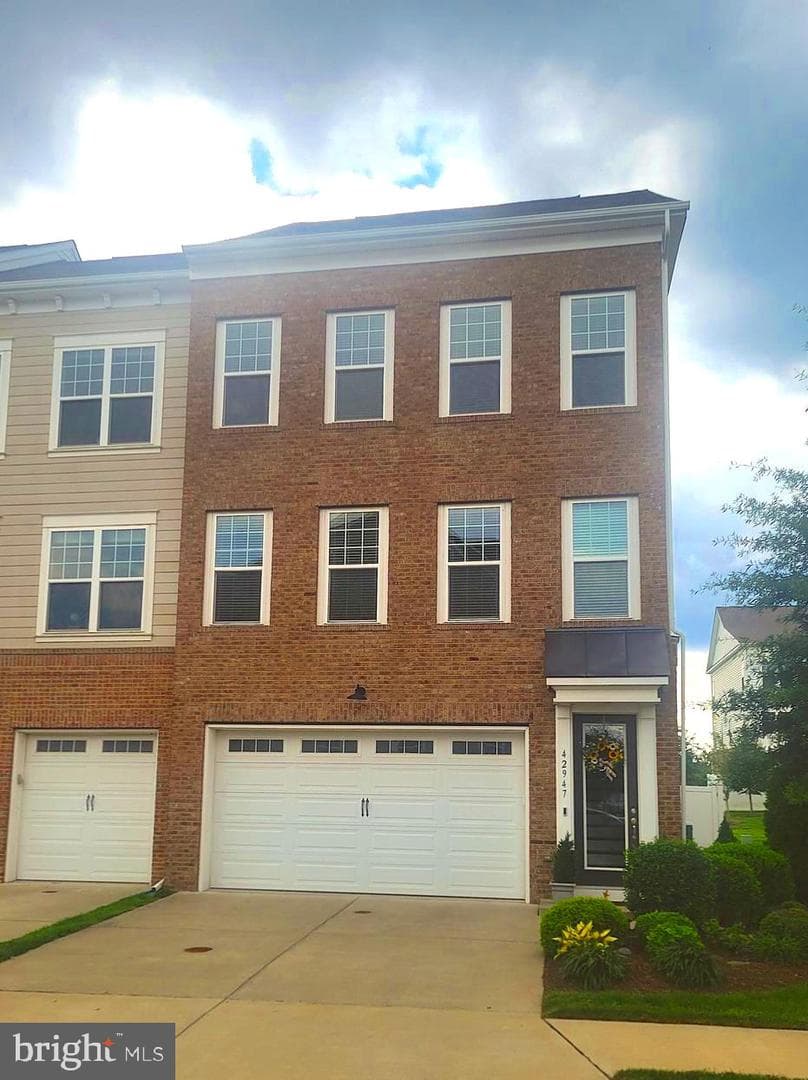 42947 Running Creek Square photo 1
