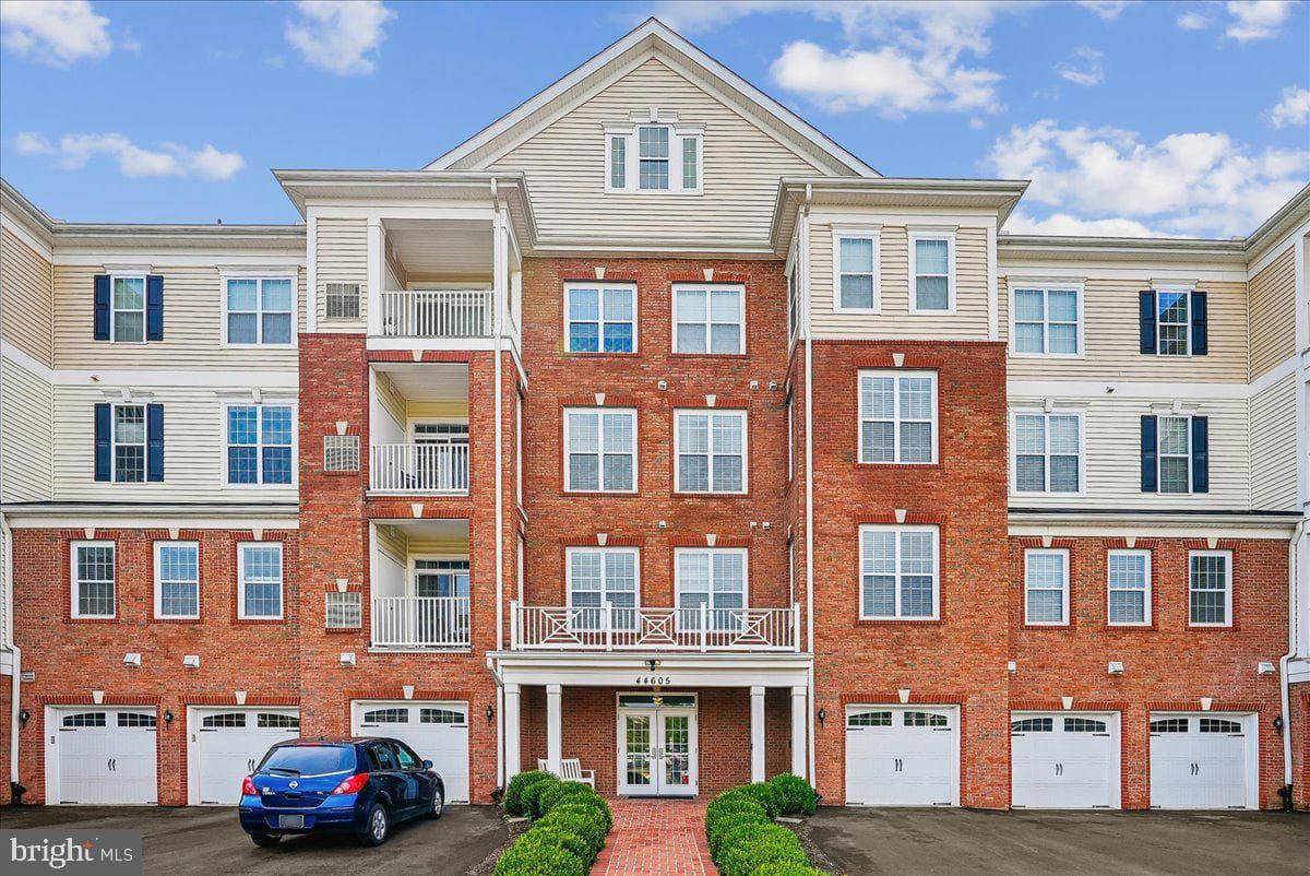 44605 York Crest Terrace #401 photo 1