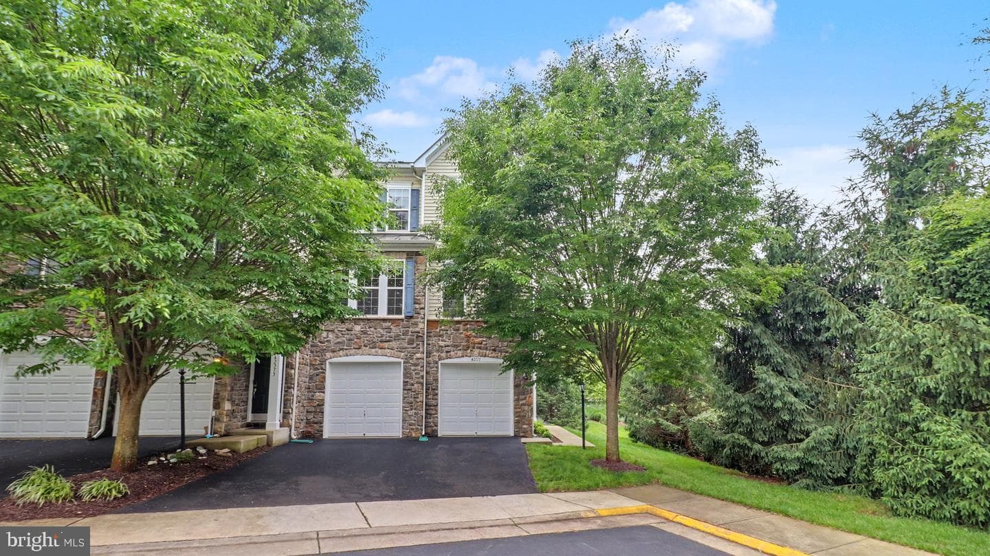 42371 Trellis Square, Brambleton