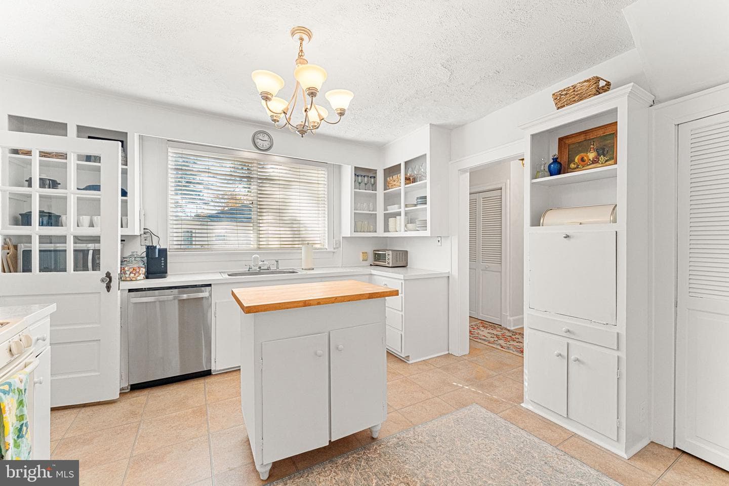 171 Beach Road photo 9