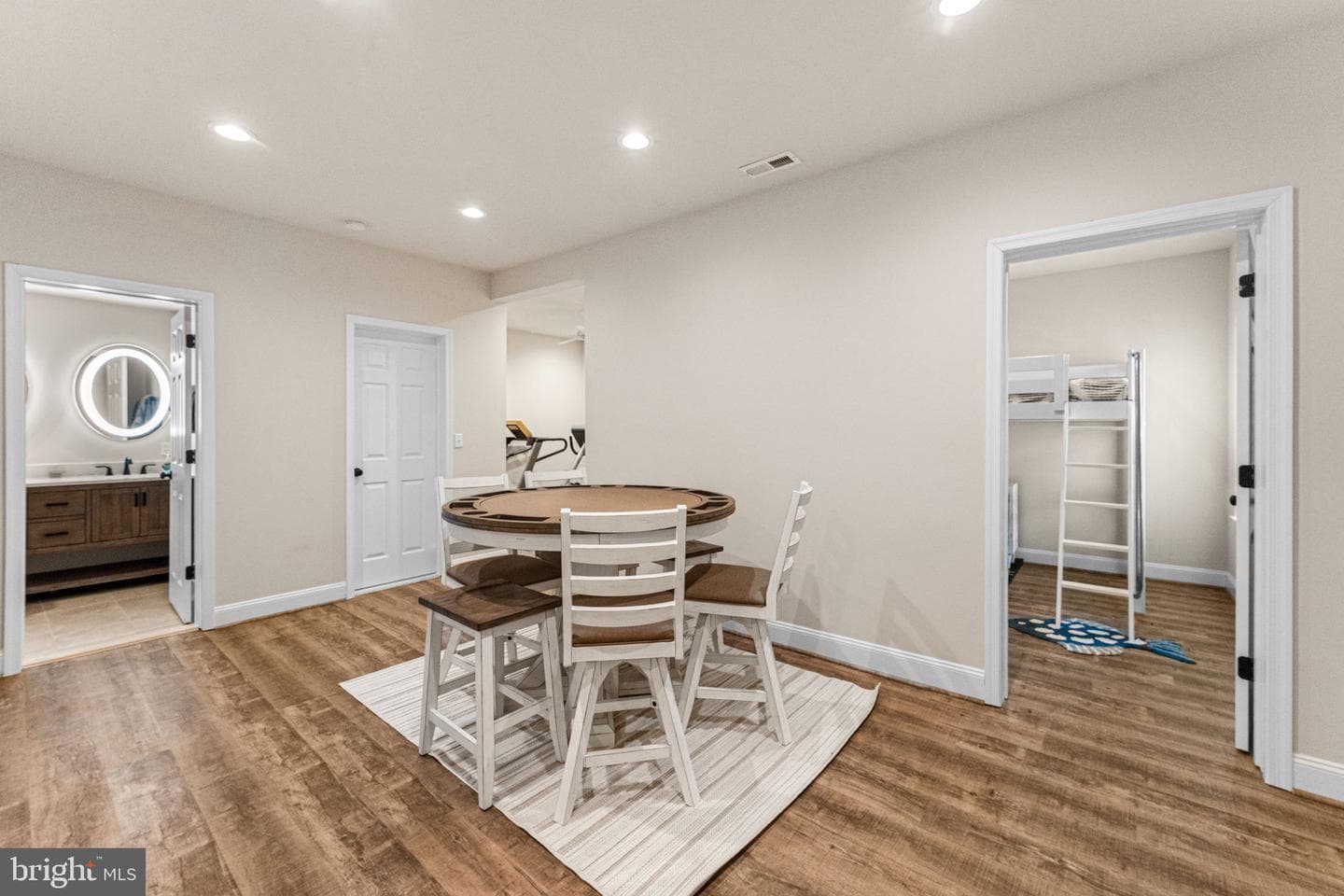 595 Lovers Lane photo 28