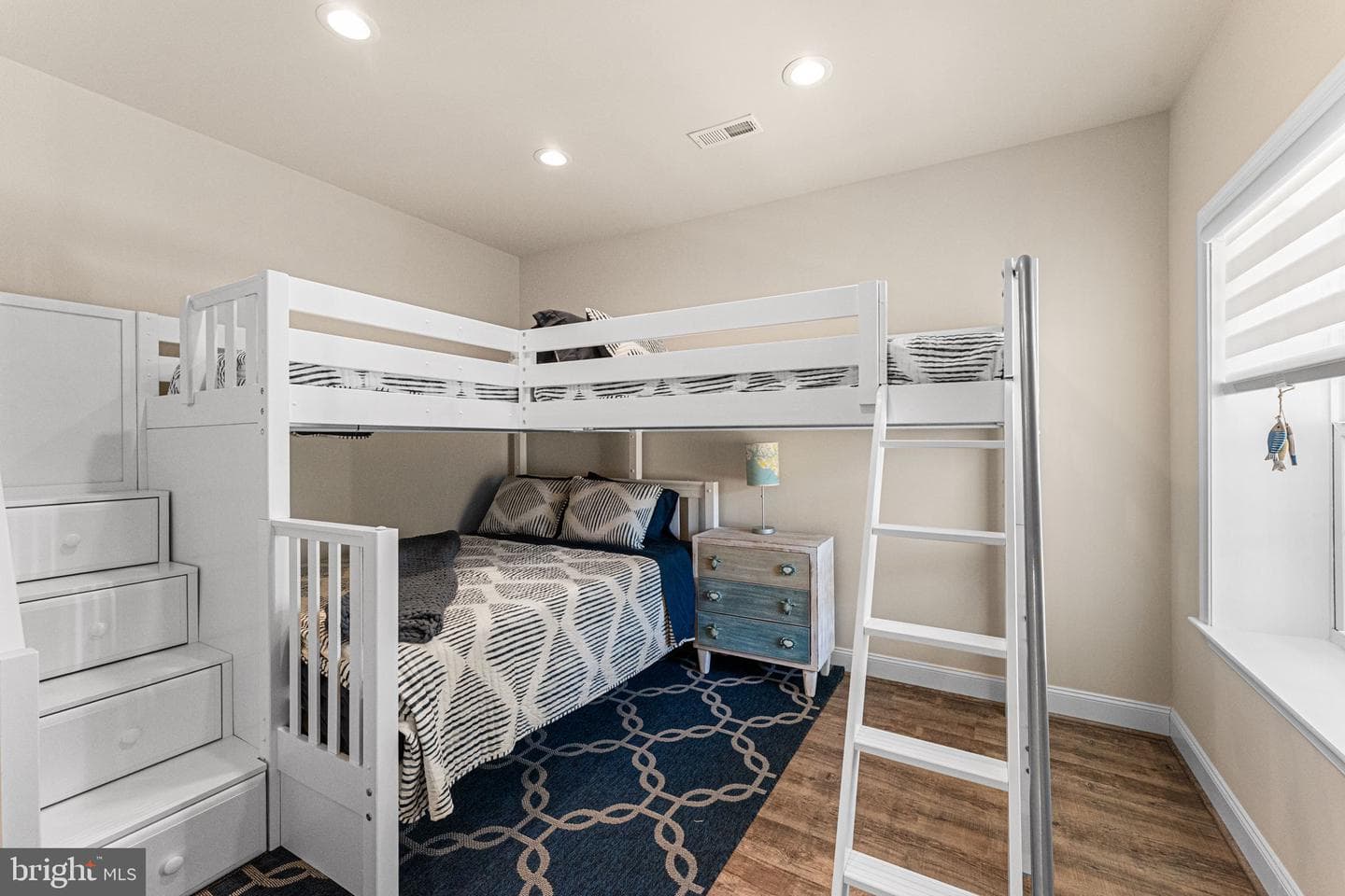 595 Lovers Lane photo 32