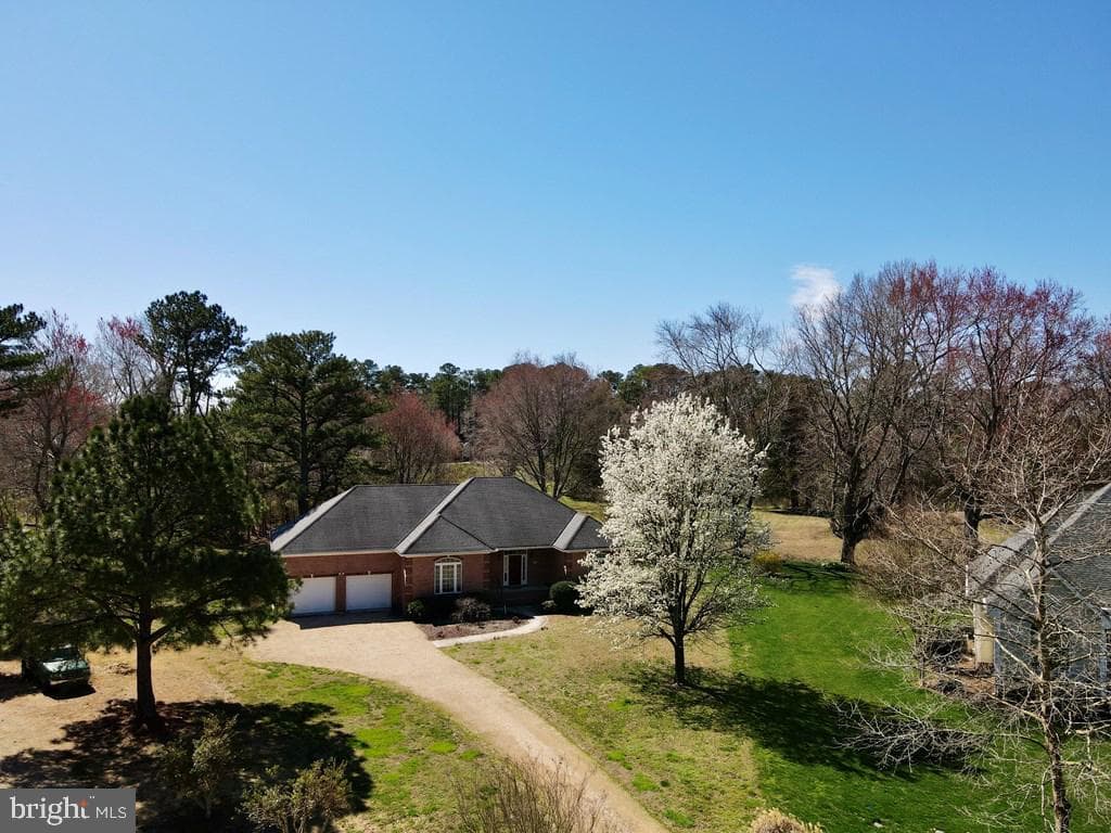 147 Sir Guy Drive photo 3