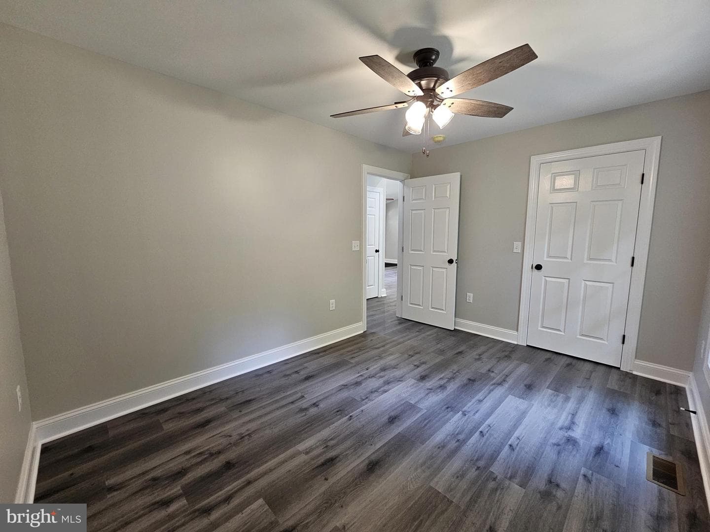 906 George James Loop photo 22