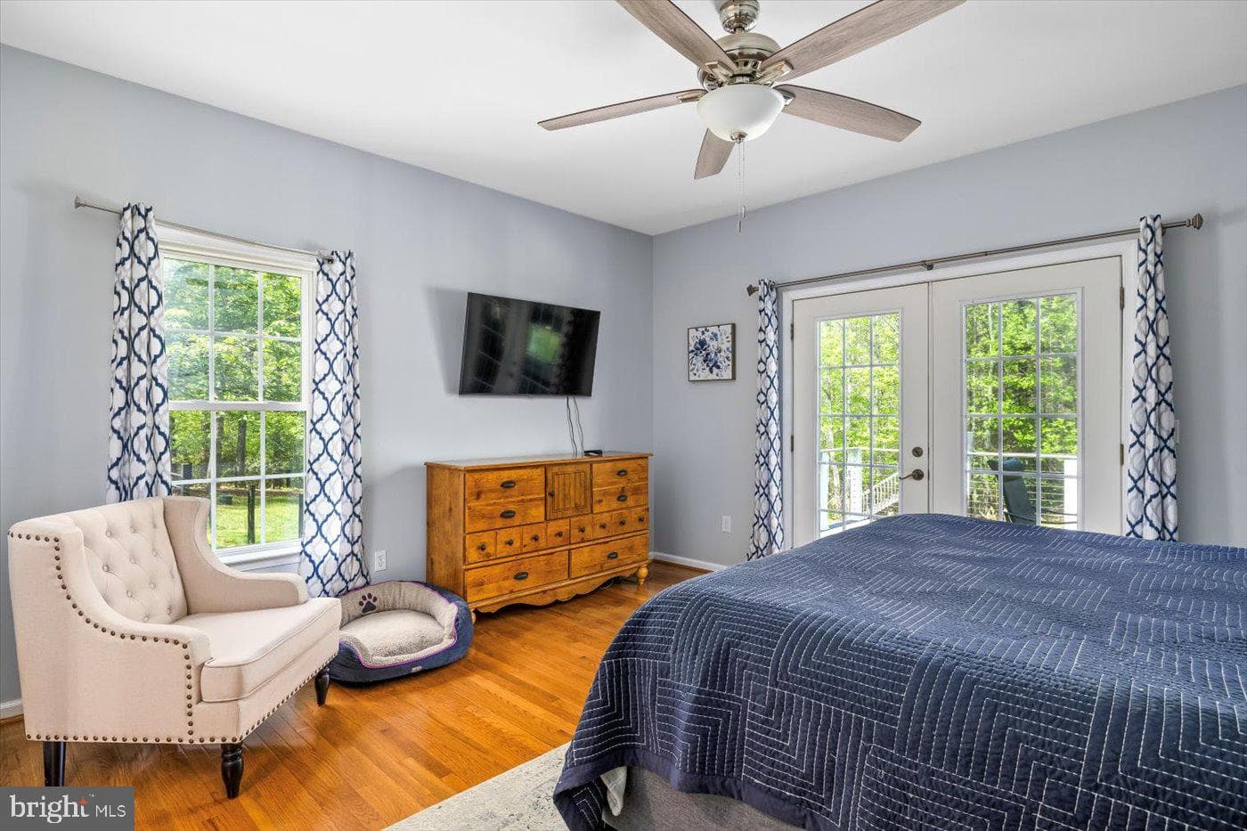 279 Carriage Lane photo 18