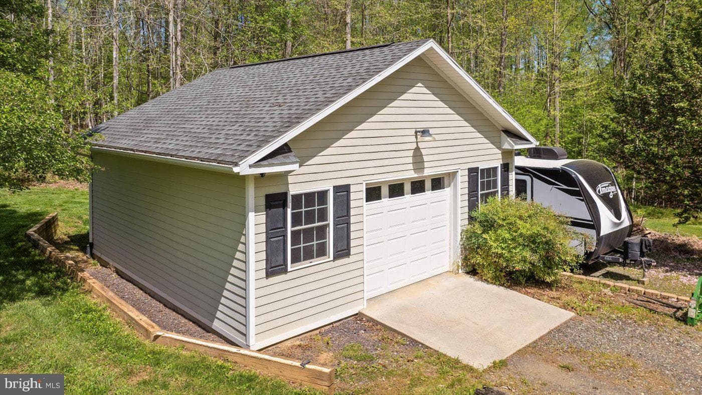 279 Carriage Lane photo 44