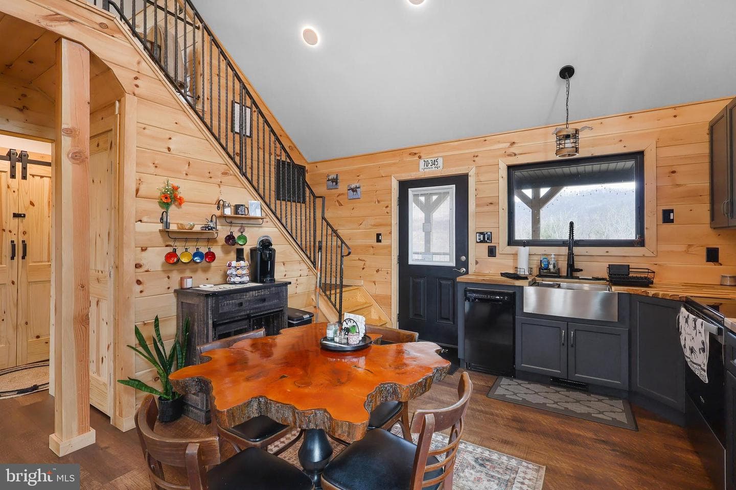 1823 Desert Road photo 11