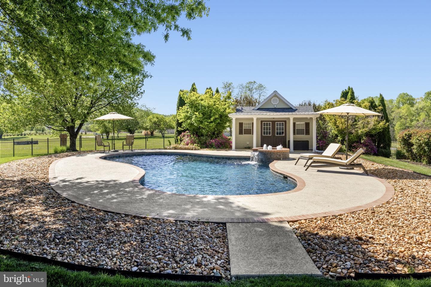 64 Rolling Green Lane photo 19