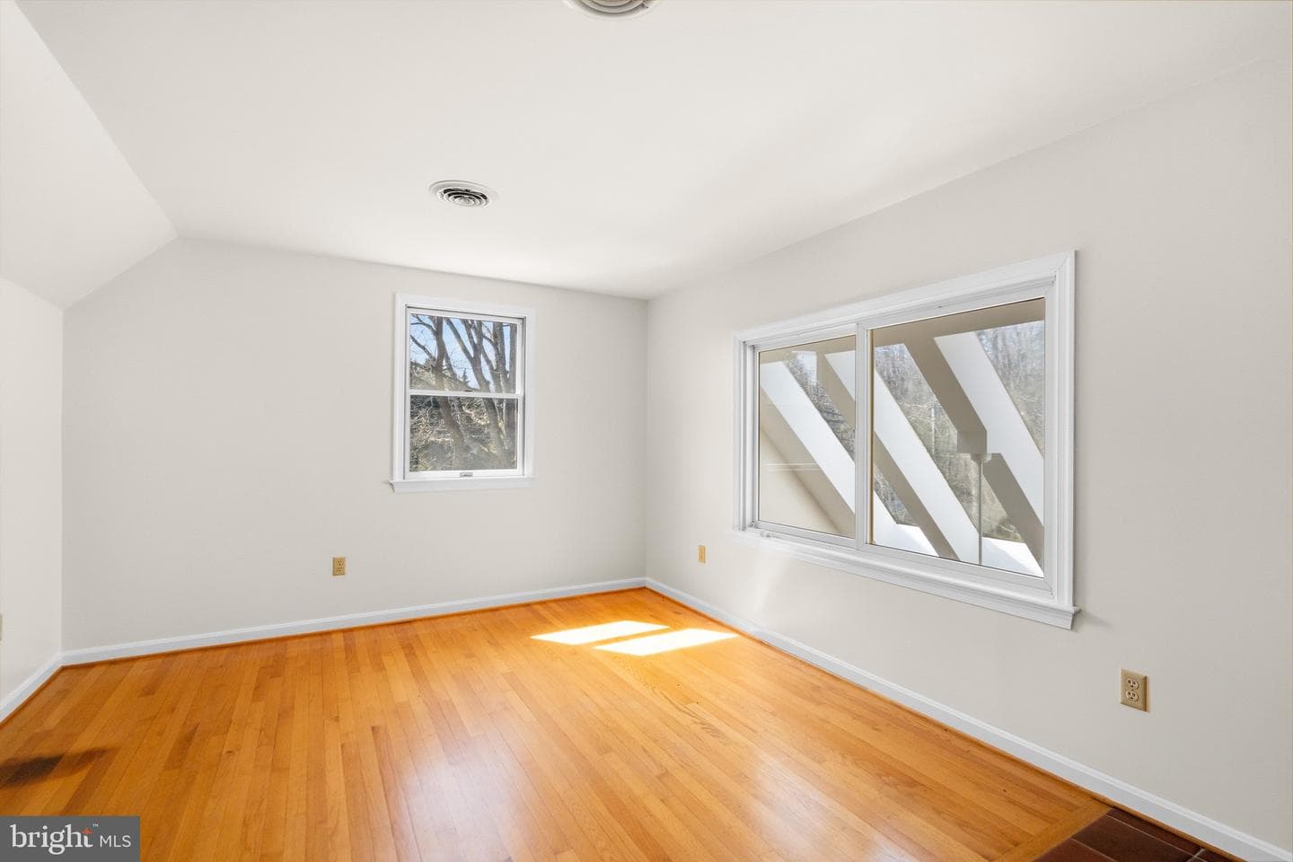 359 Malvern Drive photo 22