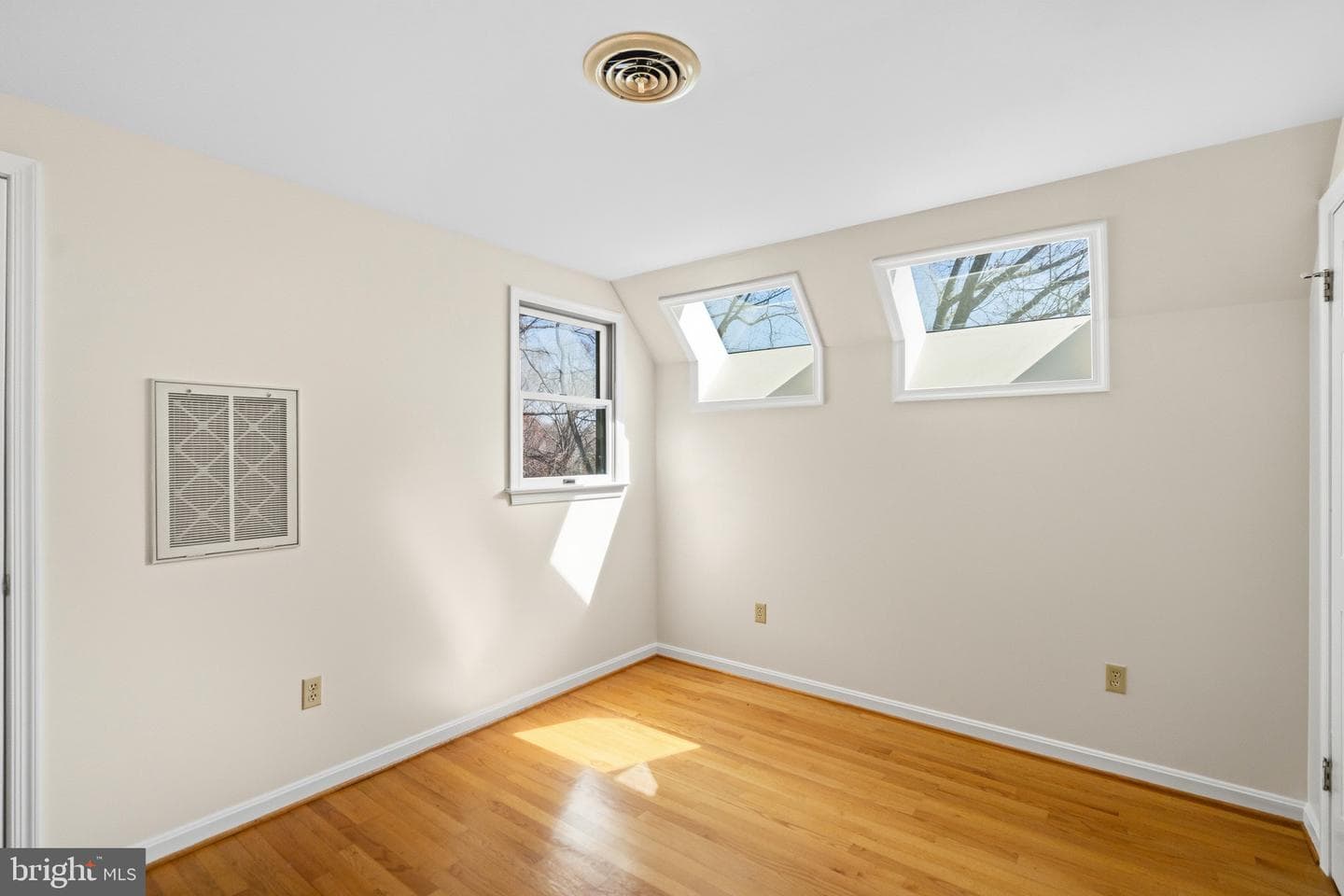 359 Malvern Drive photo 26