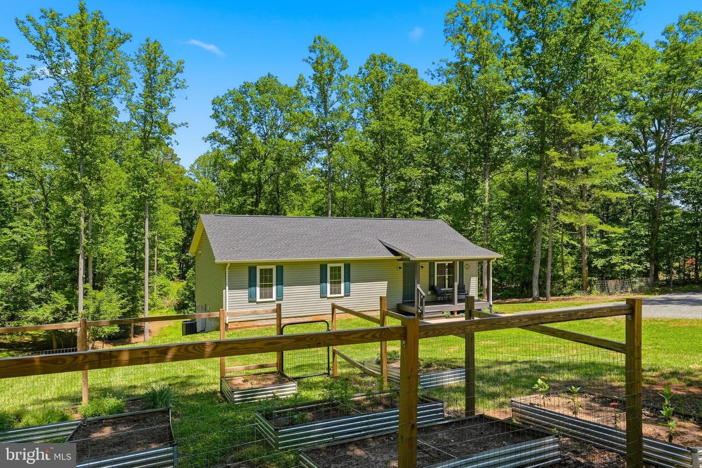 898 Seville Rd. photo 28