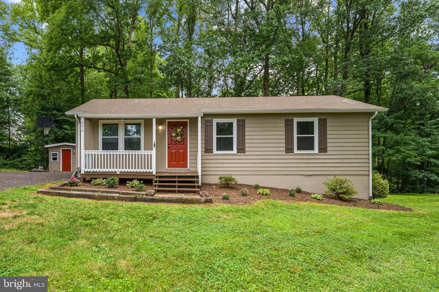 1821 James City photo 1