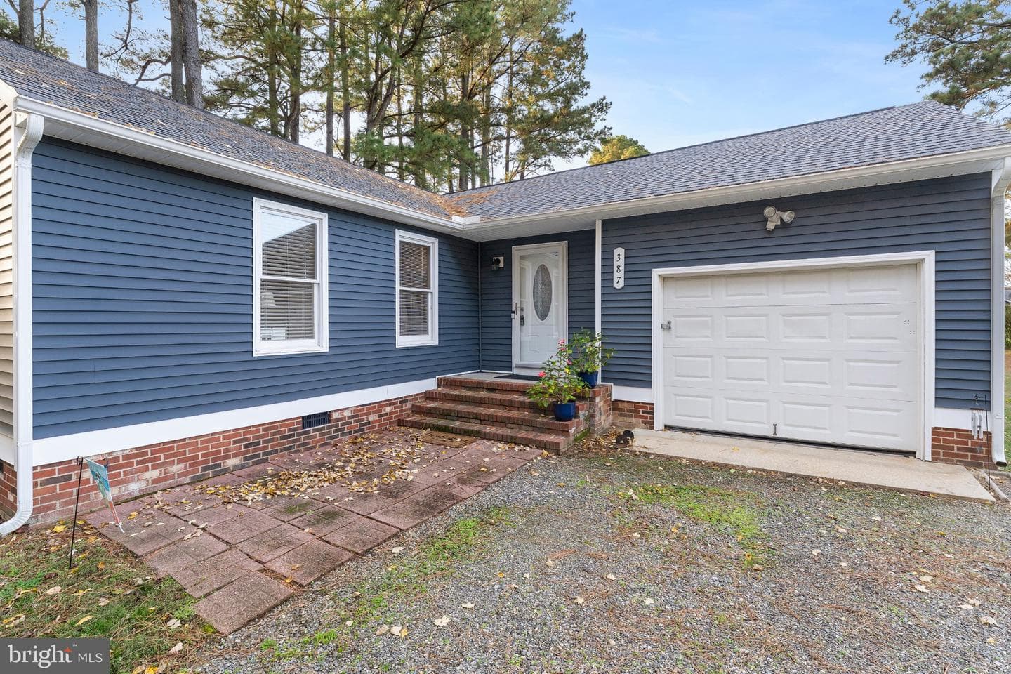 387 N Shore Circle photo 7