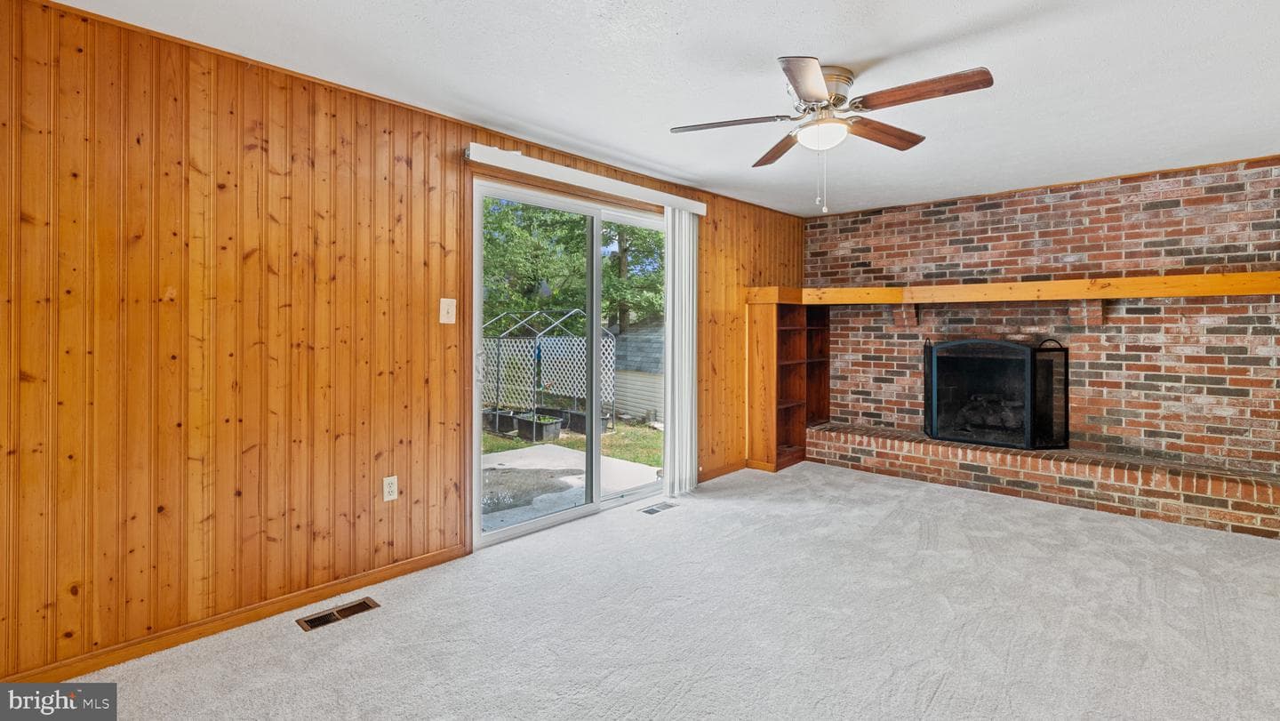 9251 Oakglen Court photo 16