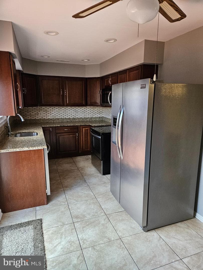 8627 Point Of Woods Drive photo 19