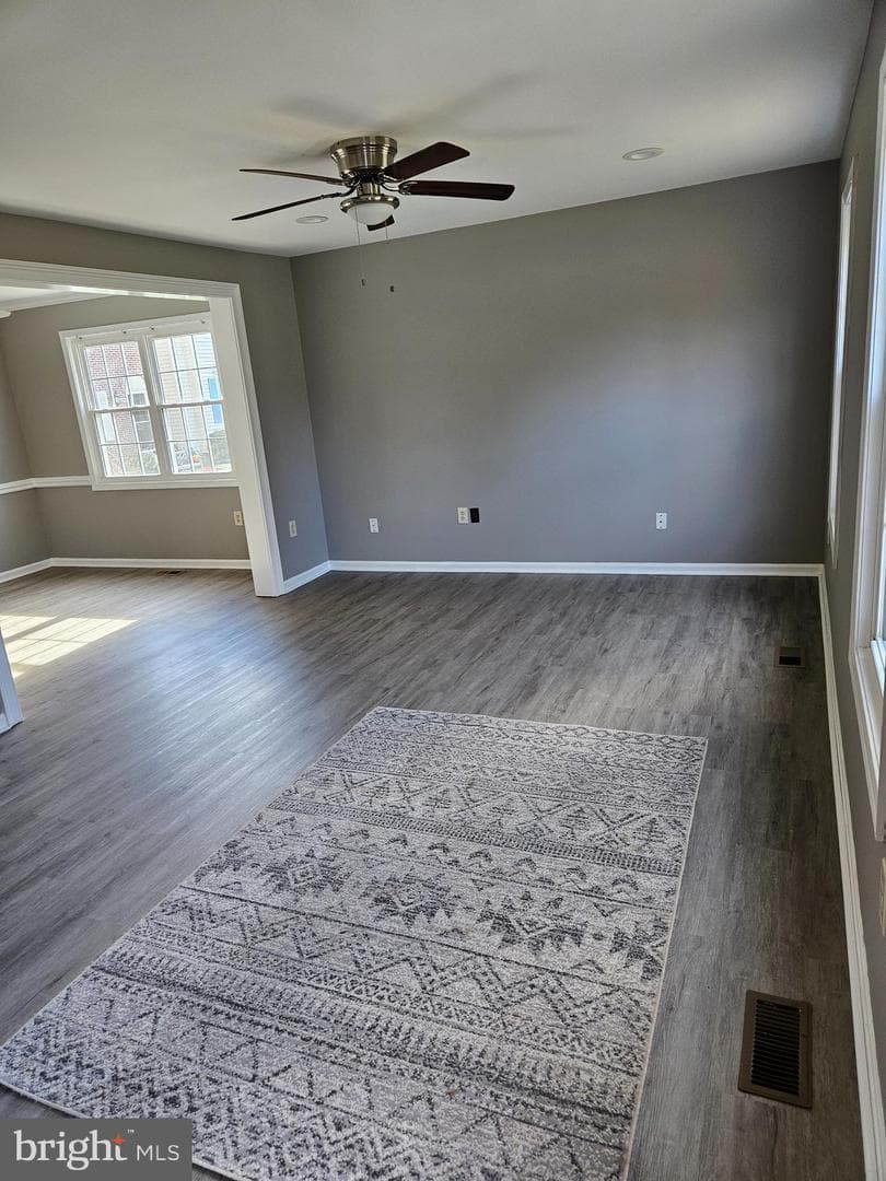 8627 Point Of Woods Drive photo 4