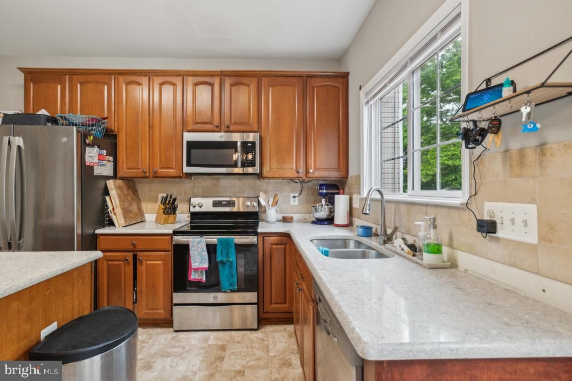8645 Adrienne Place photo 11