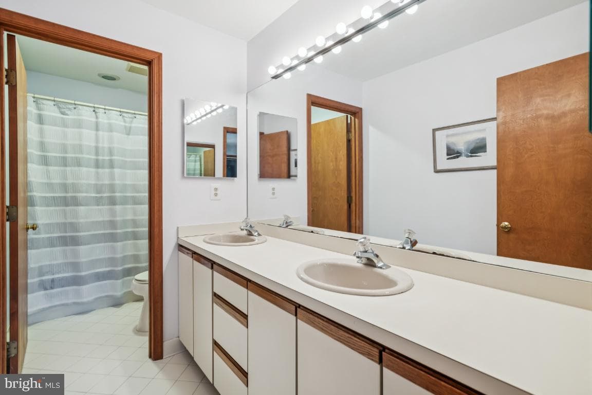 9601 Gladstone Street photo 23