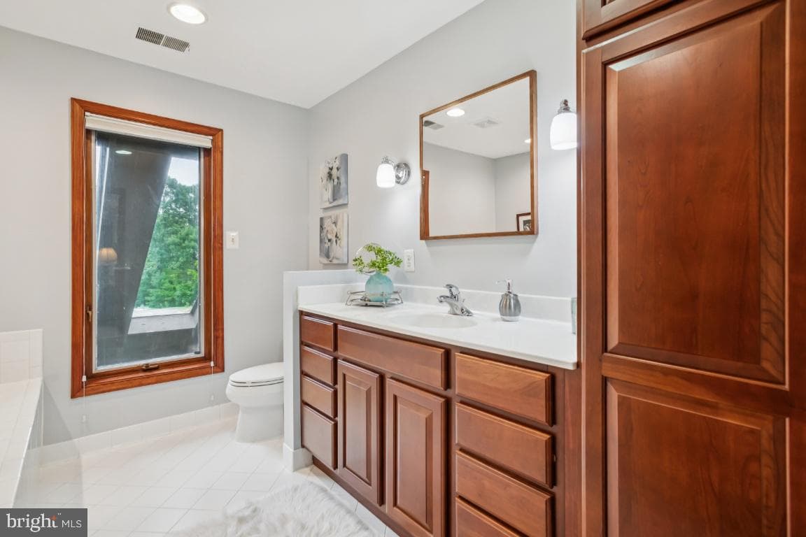 9601 Gladstone Street photo 29