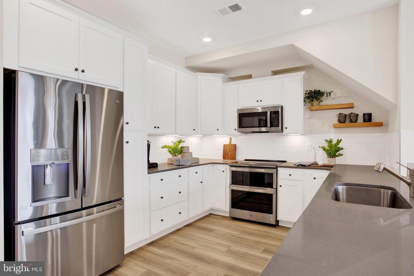 9679 Swallowtail Lane photo 4
