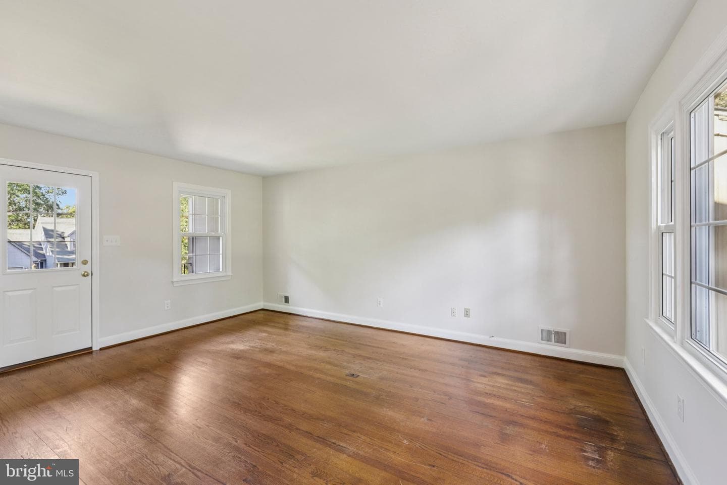 8751 Weir Street photo 18