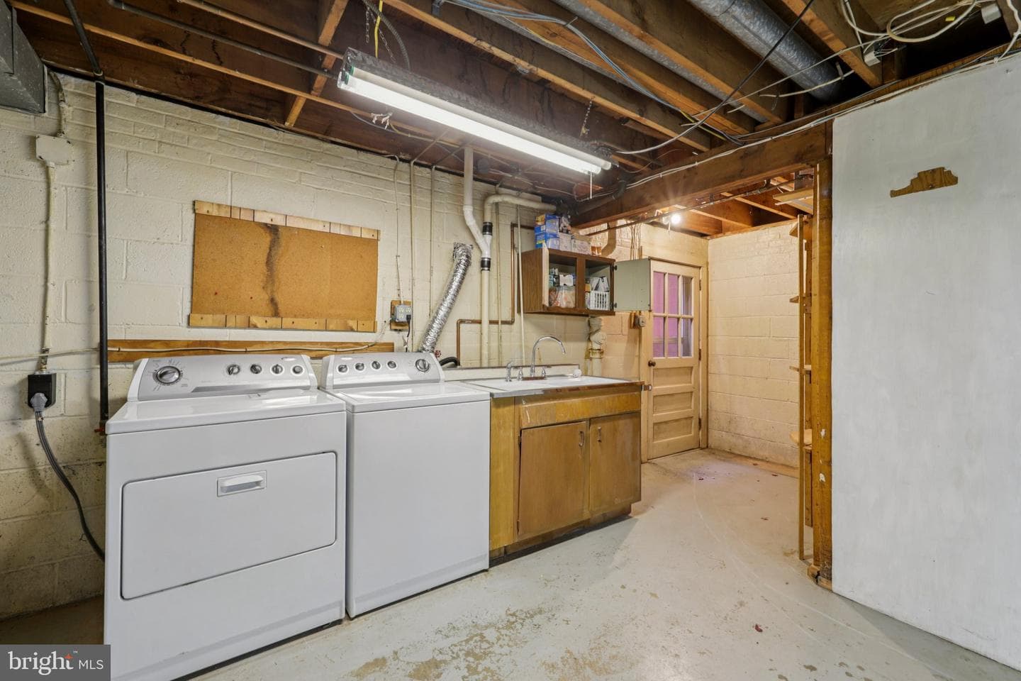 8751 Weir Street photo 46