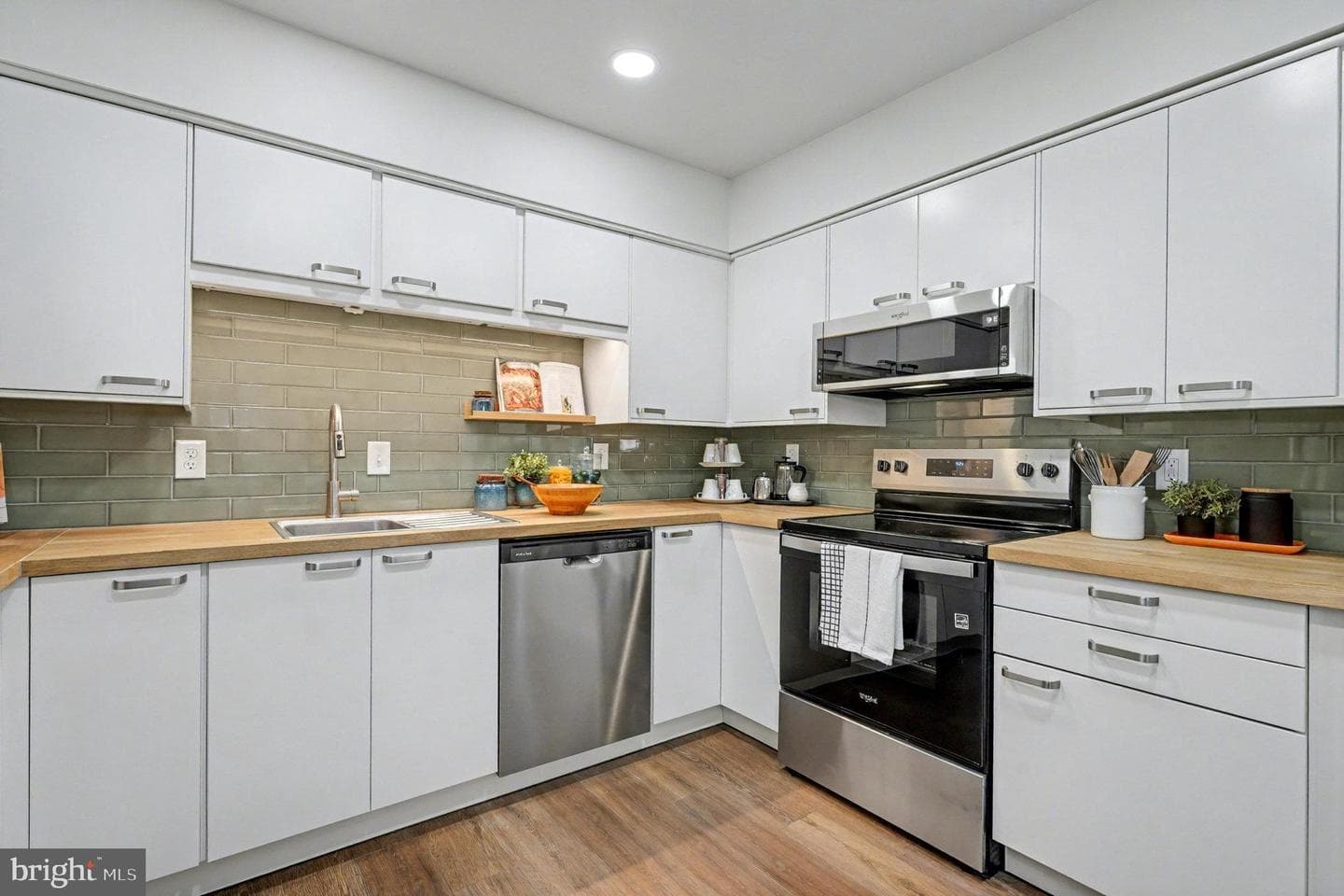 9269 George Street photo 12