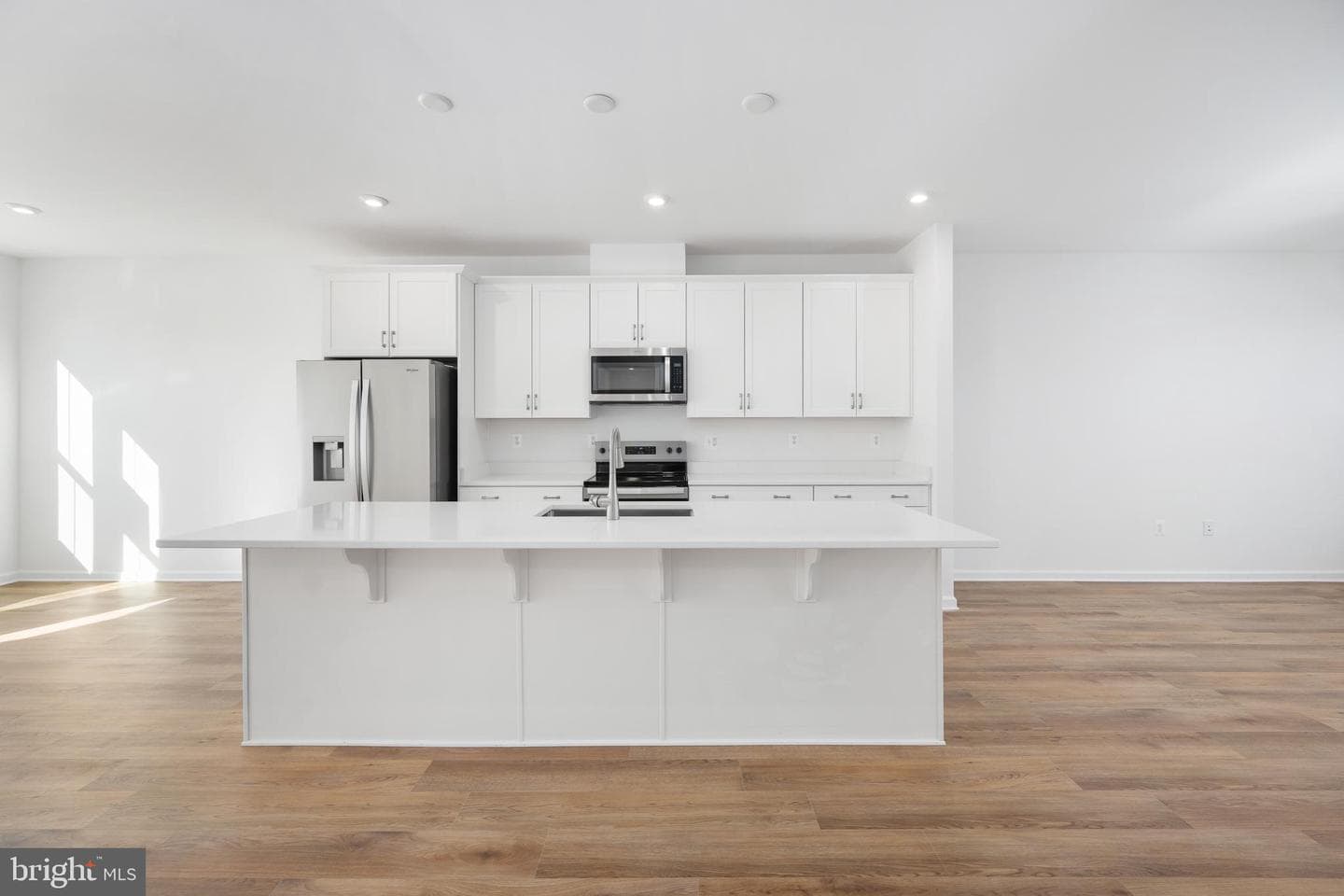 10157 Queens Way photo 9