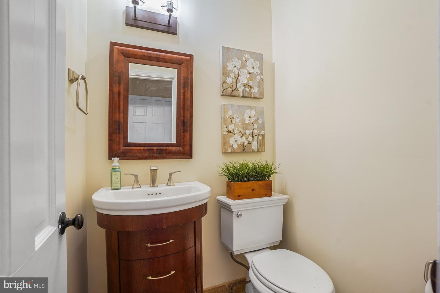 8749 Weir Street photo 6